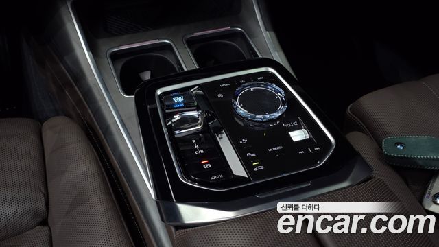BMW i7 2023 — photo 9