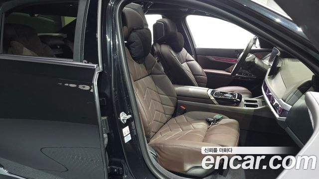 BMW i7 2023 — photo 10