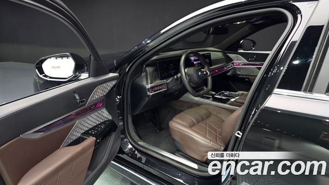 BMW i7 2023 — photo 11