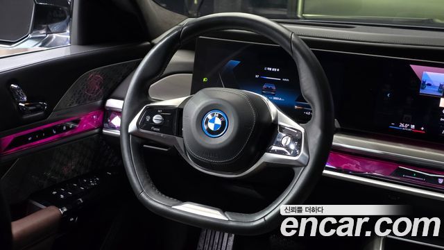 BMW i7 2023 — photo 13