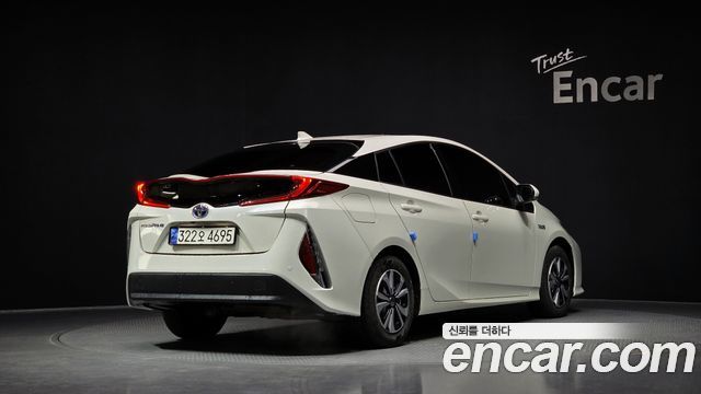 Toyota Prius 2018 — photo 2