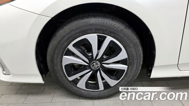 Toyota Prius 2018 — photo 5