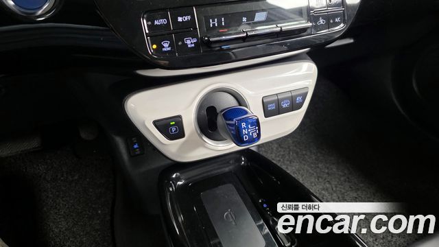 Toyota Prius 2018 — photo 9