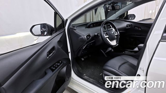 Toyota Prius 2018 — photo 10