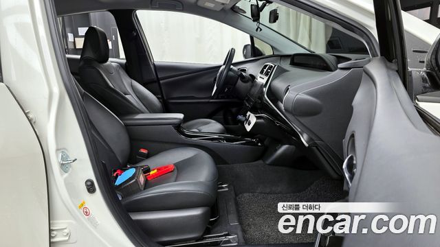 Toyota Prius 2018 — photo 11