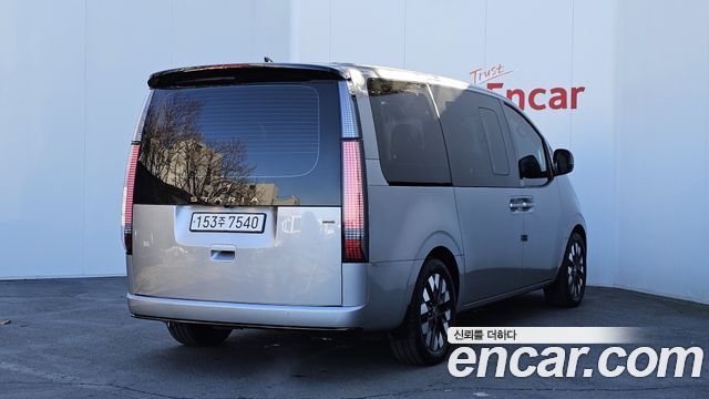 Hyundai Staria 2023 — photo 2