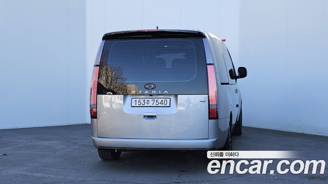 Hyundai Staria 2023 — photo 4