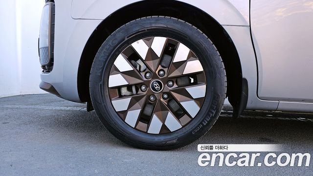 Hyundai Staria 2023 — photo 5