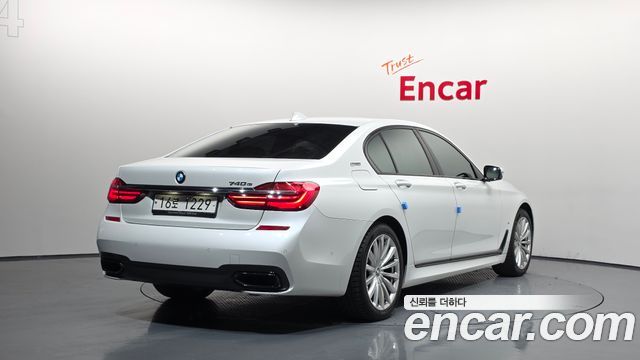 BMW 7-Series 2017 — photo 2