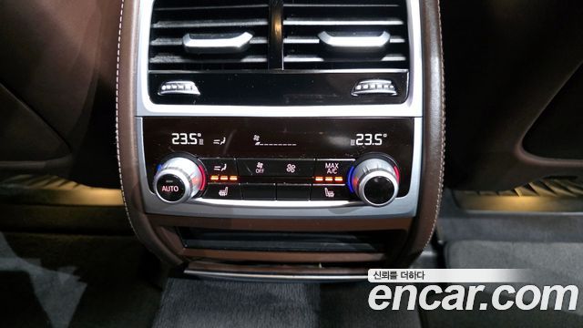BMW 7-Series 2017 — photo 19