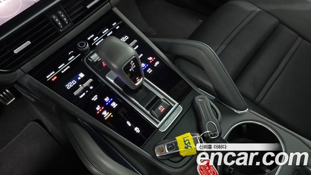 Porsche Cayenne 2021 — photo 9