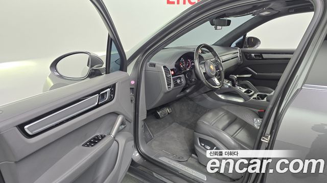 Porsche Cayenne 2021 — photo 10
