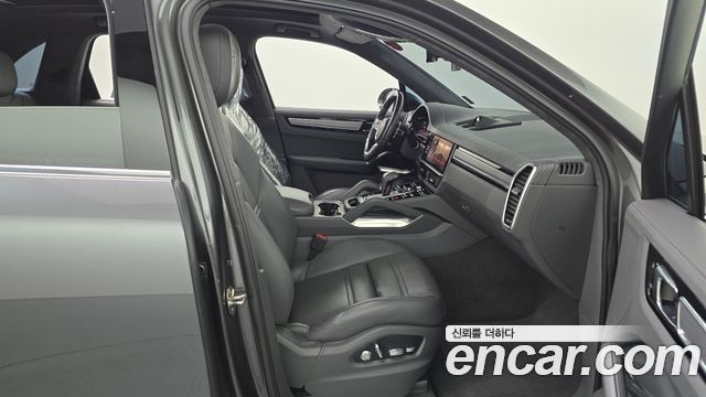 Porsche Cayenne 2021 — photo 11