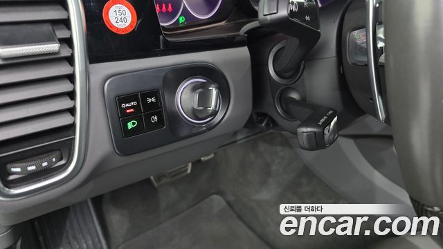 Porsche Cayenne 2021 — photo 17