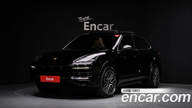 Porsche Cayenne 2021 — photo 1