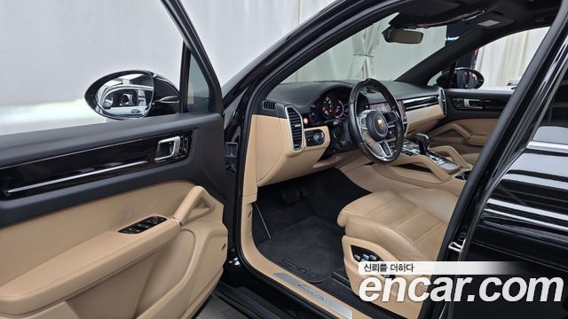 Porsche Cayenne 2021 — photo 10