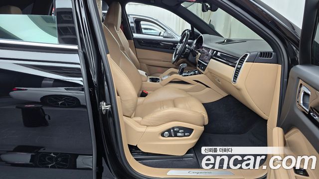 Porsche Cayenne 2021 — photo 11