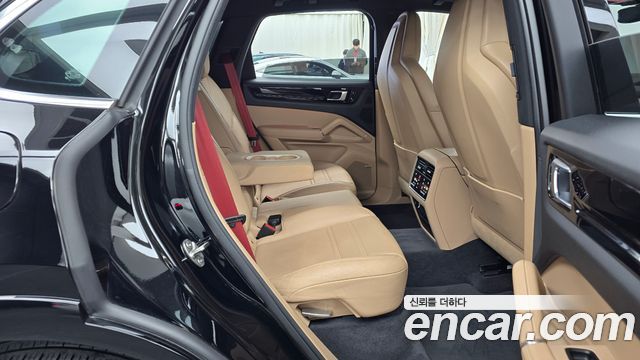 Porsche Cayenne 2021 — photo 12