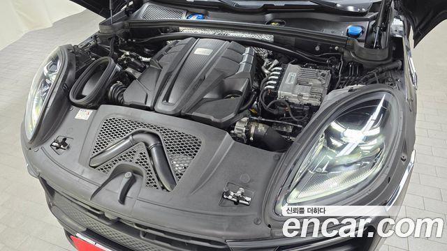 Porsche Macan 2023 — photo 6