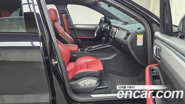 Porsche Macan 2023 — photo 11
