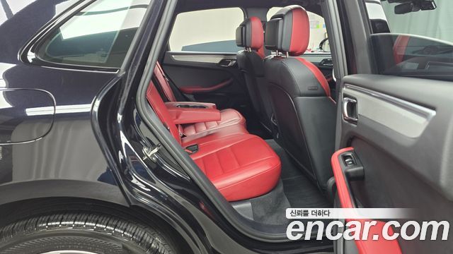 Porsche Macan 2023 — photo 12