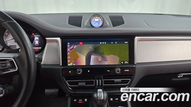 Porsche Macan 2023 — photo 14