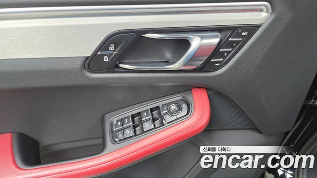 Porsche Macan 2023 — photo 16