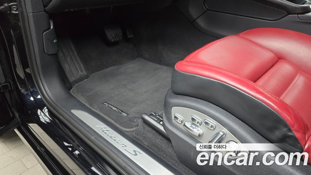 Porsche Macan 2023 — photo 17