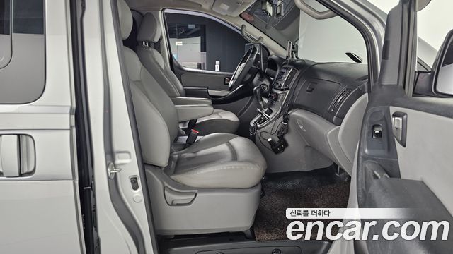 Hyundai Starex 2019 — photo 10