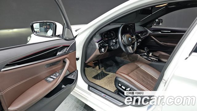 BMW 5-Series 2022 — photo 10