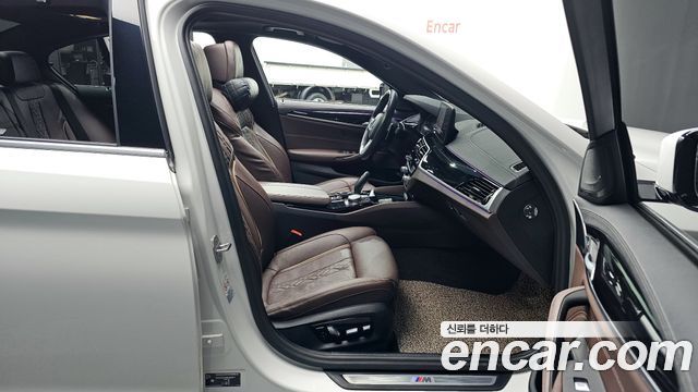 BMW 5-Series 2022 — photo 11
