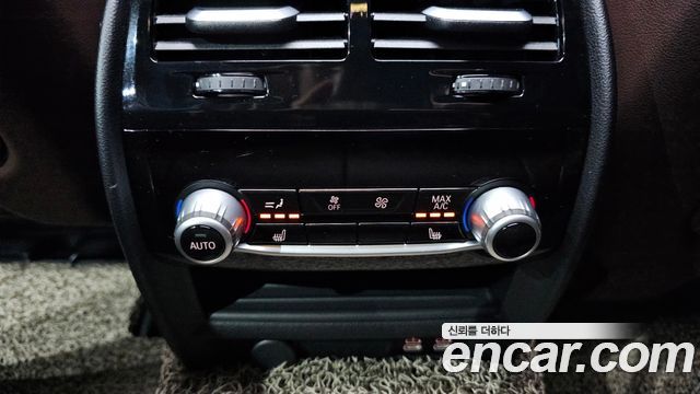 BMW 5-Series 2022 — photo 19