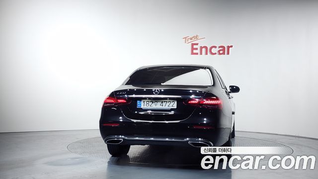 Mercedes-Benz E-Class 2021 — photo 4
