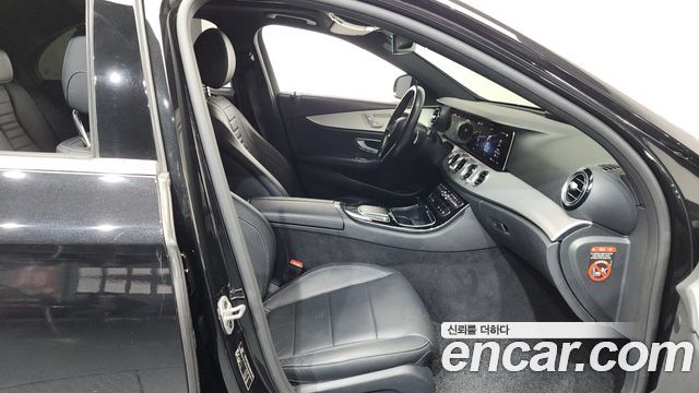 Mercedes-Benz E-Class 2021 — photo 11