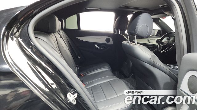 Mercedes-Benz E-Class 2021 — photo 12
