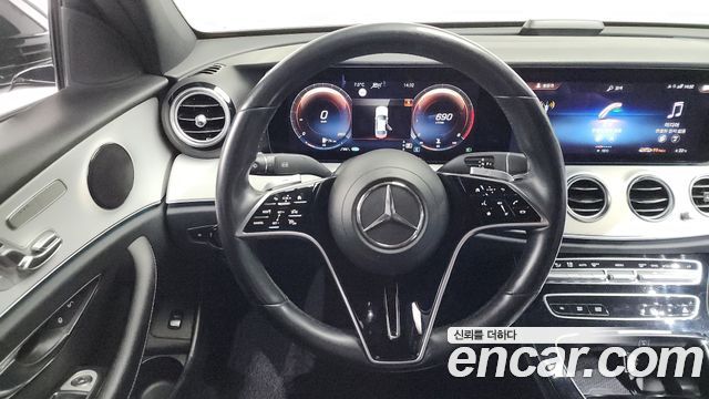 Mercedes-Benz E-Class 2021 — photo 13