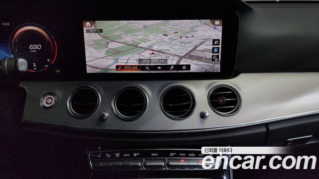 Mercedes-Benz E-Class 2021 — photo 14