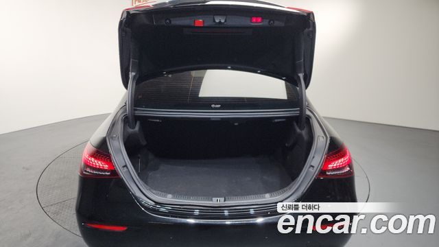 Mercedes-Benz E-Class 2021 — photo 20