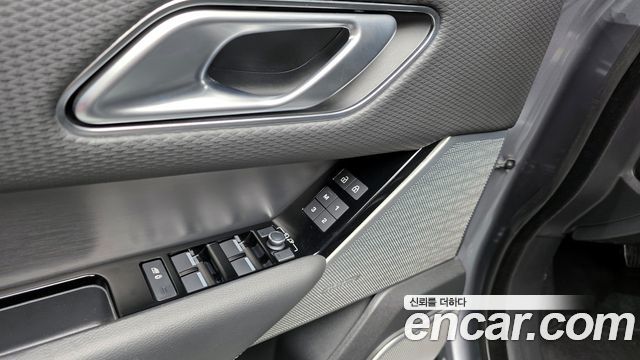 Land Rover Range Rover Velar 2021 — photo 17