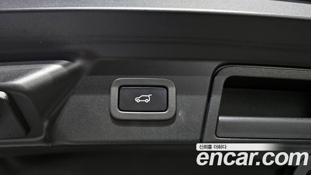 Land Rover Range Rover Velar 2021 — photo 20