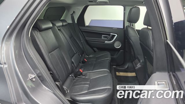 Land Rover Discovery Sport 2017 — photo 12