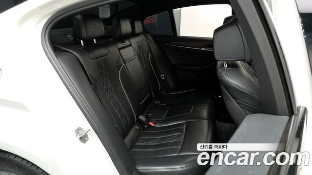 BMW 5-Series 2017 — photo 12