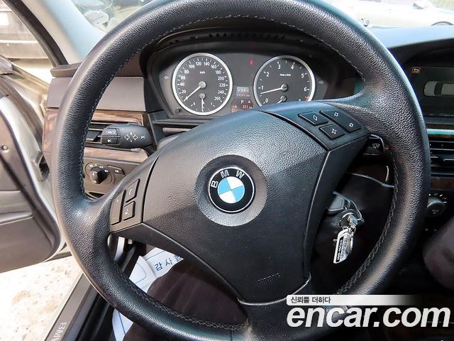 BMW 5-Series 2004 — photo 8