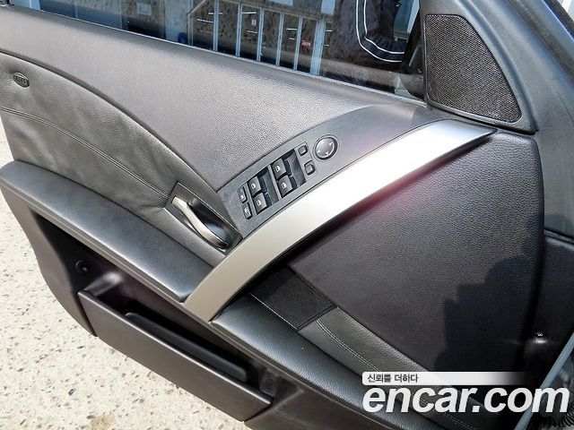BMW 5-Series 2004 — photo 11