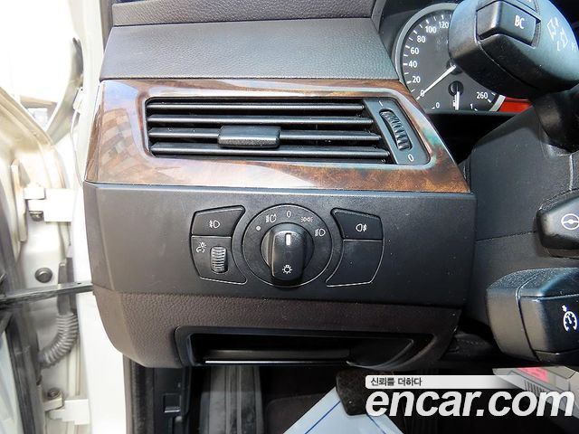BMW 5-Series 2004 — photo 12