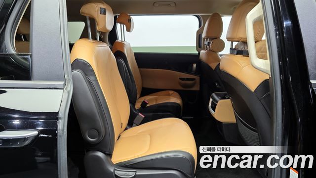 Kia Canival 2021 — photo 12