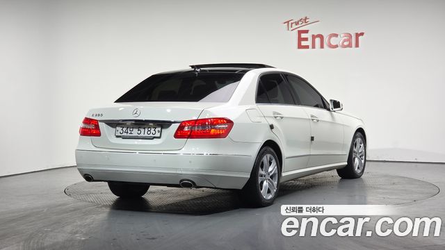 Mercedes-Benz E-Class 2012 — photo 2