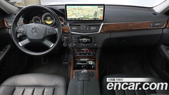 Mercedes-Benz E-Class 2012 — photo 7