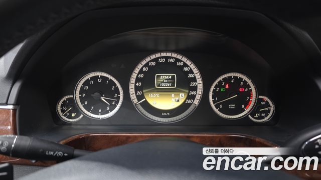 Mercedes-Benz E-Class 2012 — photo 8