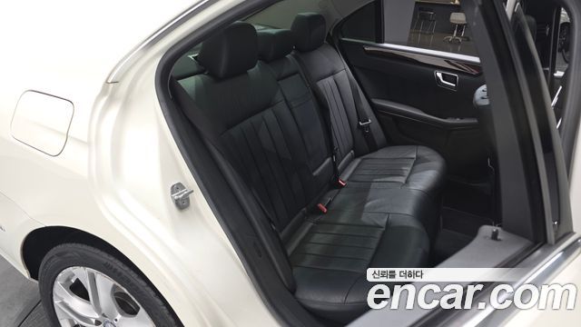 Mercedes-Benz E-Class 2012 — photo 11